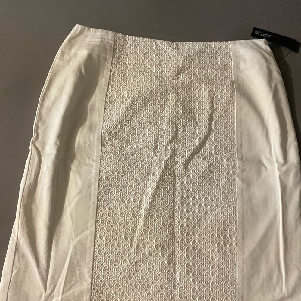 Elegant White Skirt by Apt. 9